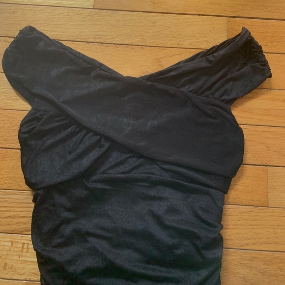 NWOT worn once GUESS Across Shoulder Sexy Dress, Xs - Picture 2 of 2